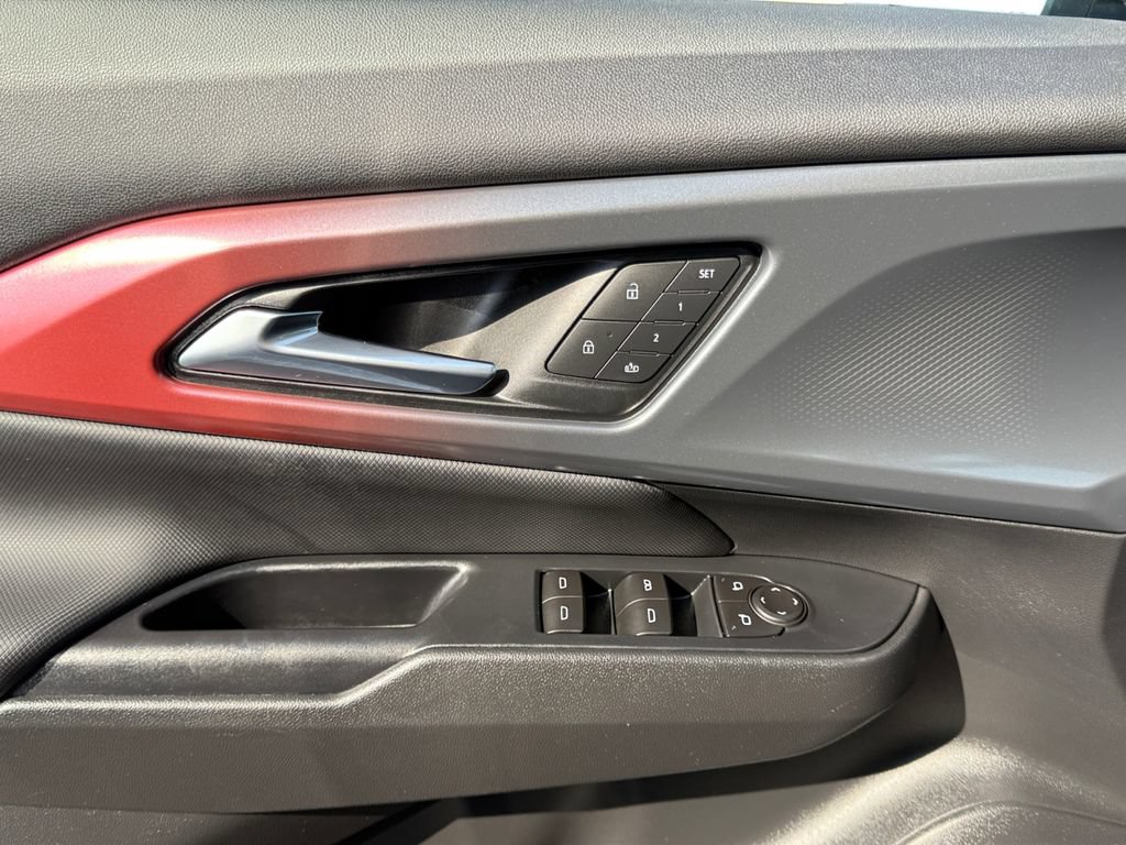 New 2026 Chevrolet Equinox EV RS w/ Convenience Package II FWD image 11
