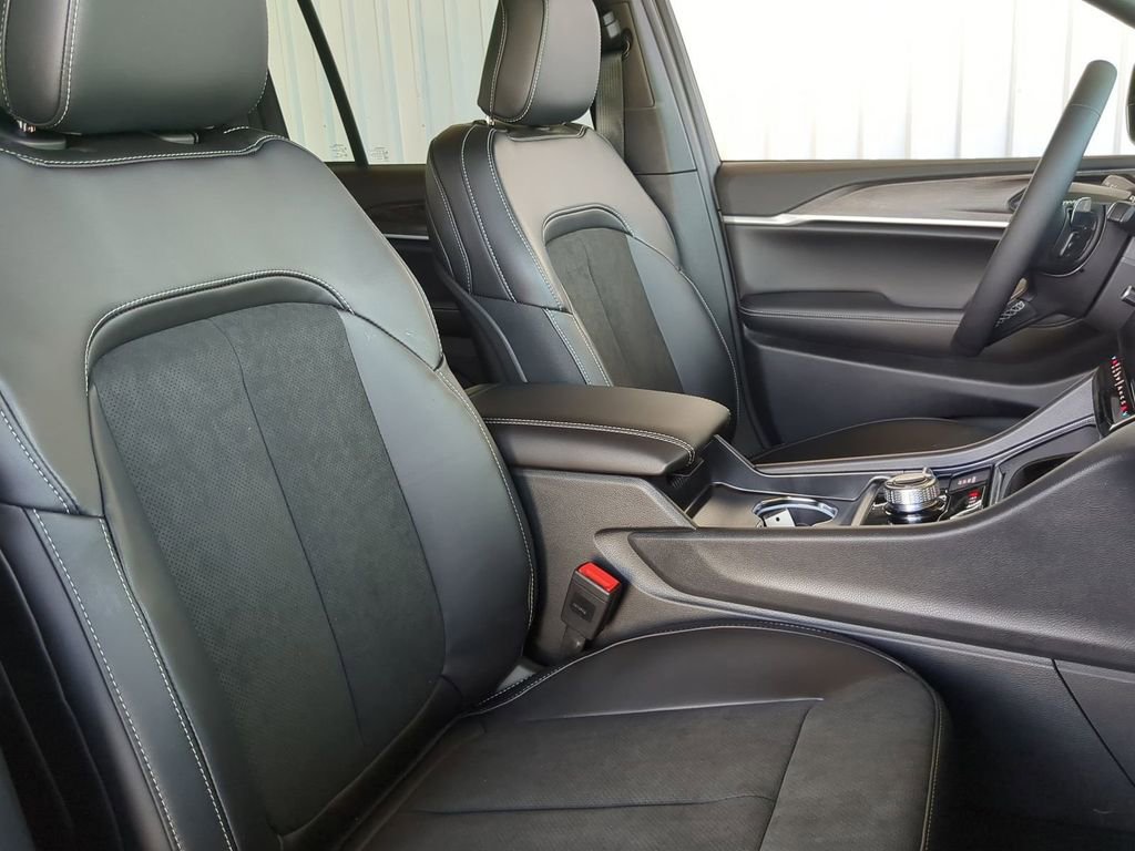 New 2026 Jeep Grand Cherokee Altitude image 8