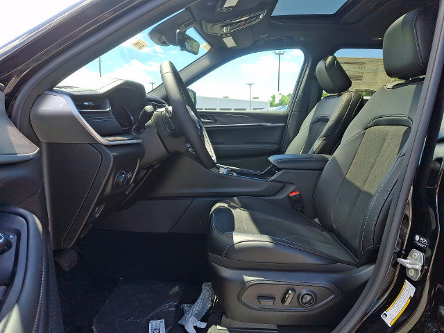 New 2026 Jeep Grand Cherokee Altitude AWD/4WD image 9