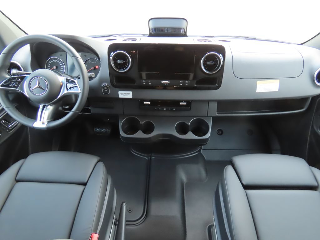 Used 2025 Mercedes-Benz Sprinter 2500 image 14