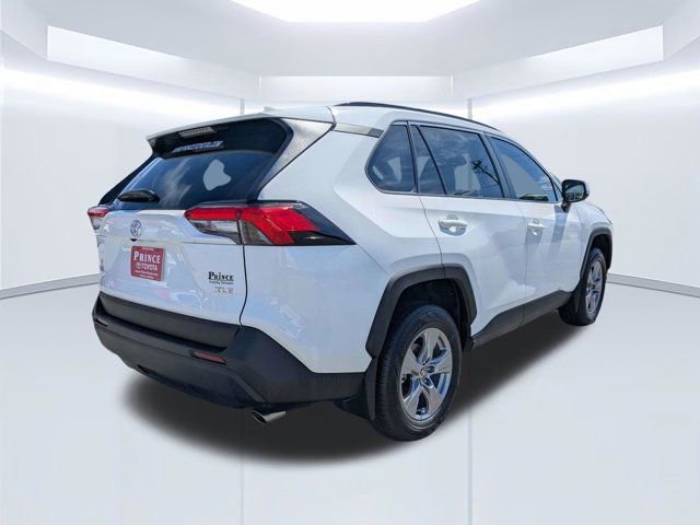 Used 2024 Toyota RAV4 XLE w/ Convenience Package FWD image 4