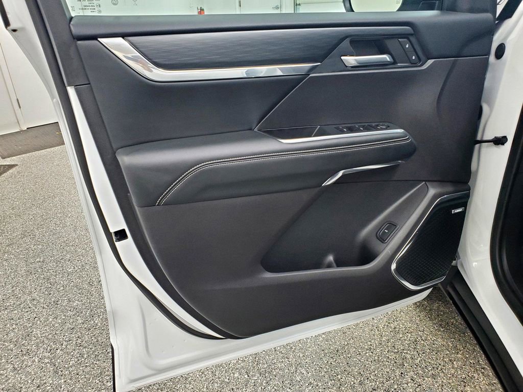 Used 2025 GMC Acadia Elevation image 12