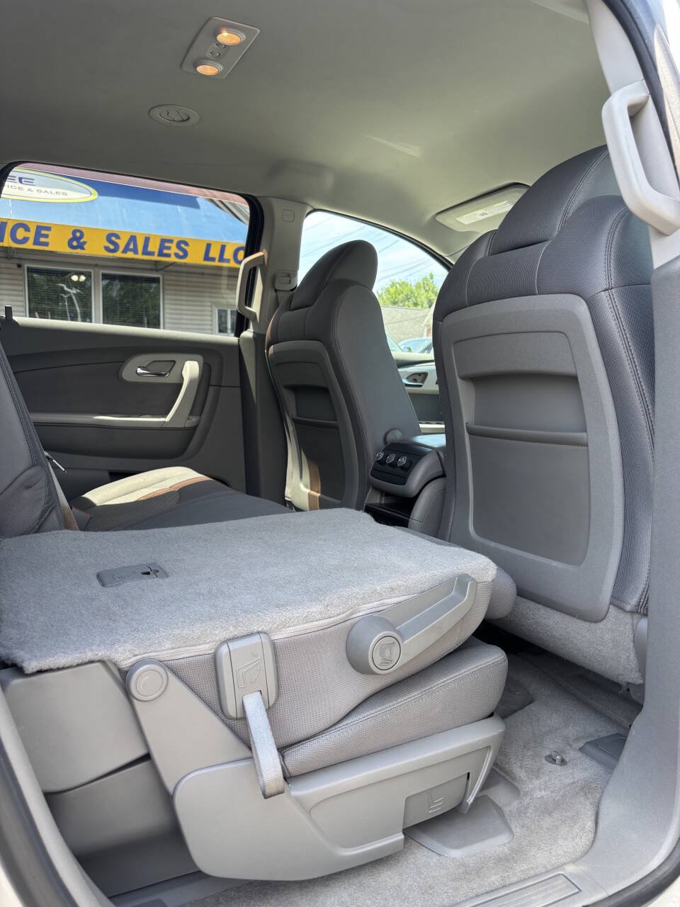 Used 2010 Chevrolet Traverse LS FWD image 20