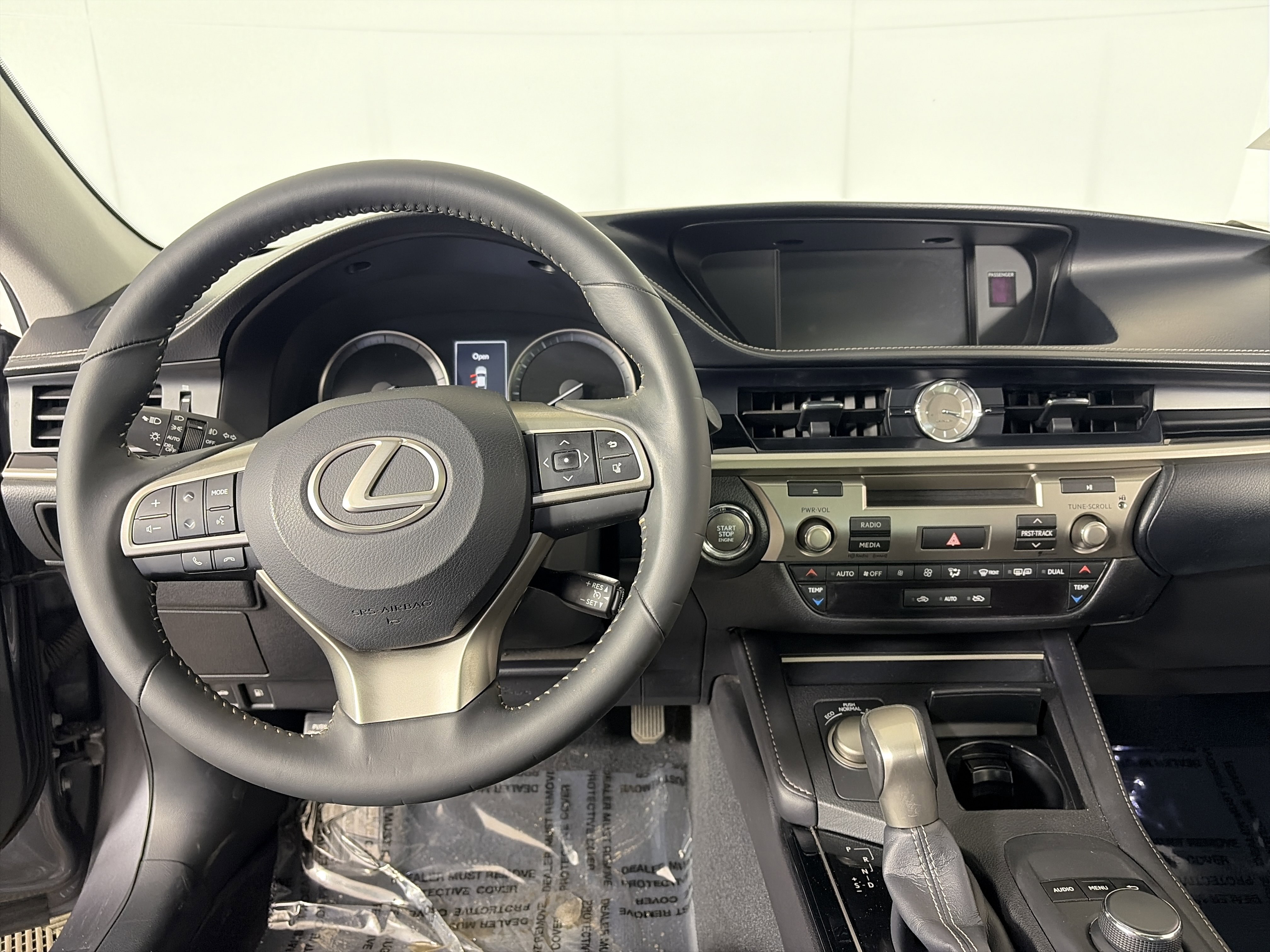 Used 2016 Lexus ES 350 w/ Accessory Package 2 image 3
