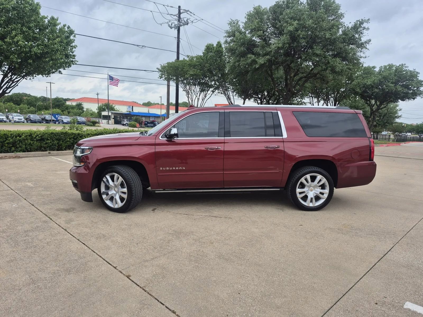 Used 2018 Chevrolet Suburban Premier AWD/4WD image 2
