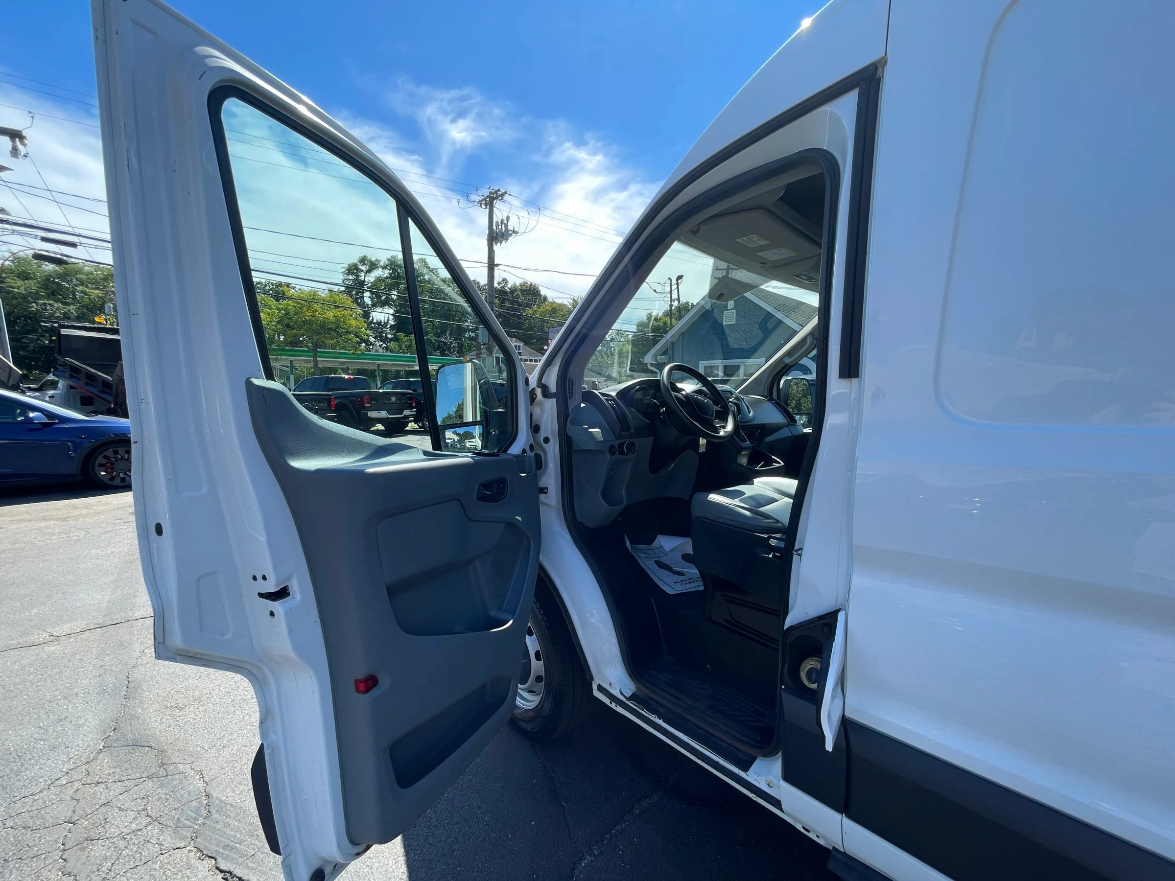 Used 2015 Ford Transit 250 130 Medium Roof RWD image 10