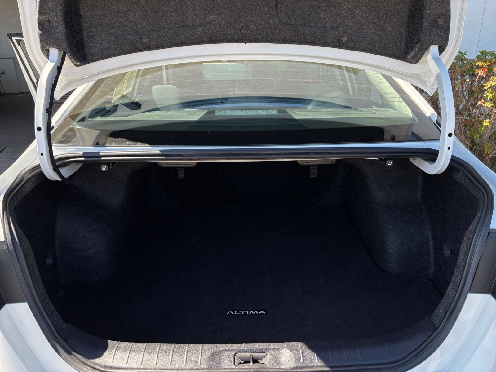 Used 2025 Nissan Altima 2.5 SV FWD image 32