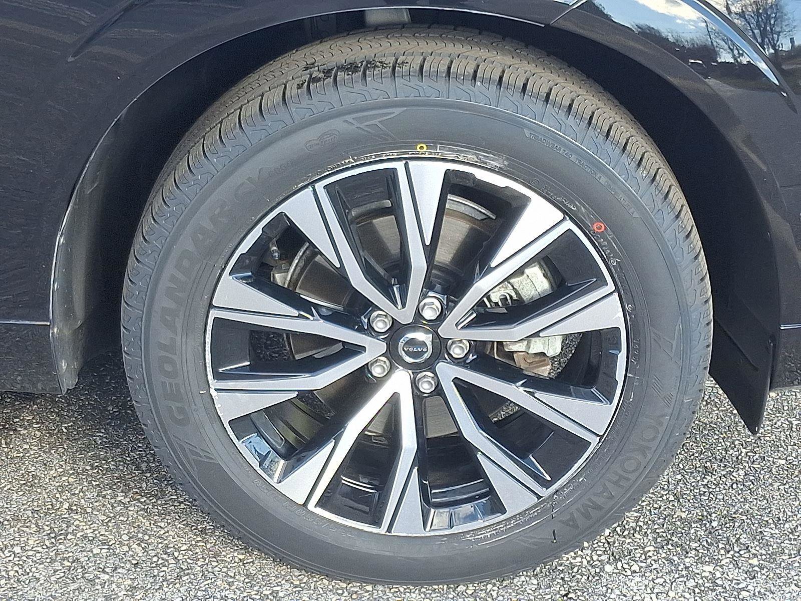 Certified 2024 Volvo XC60 B5 Plus w/ Protection Package Premier AWD/4WD image 8