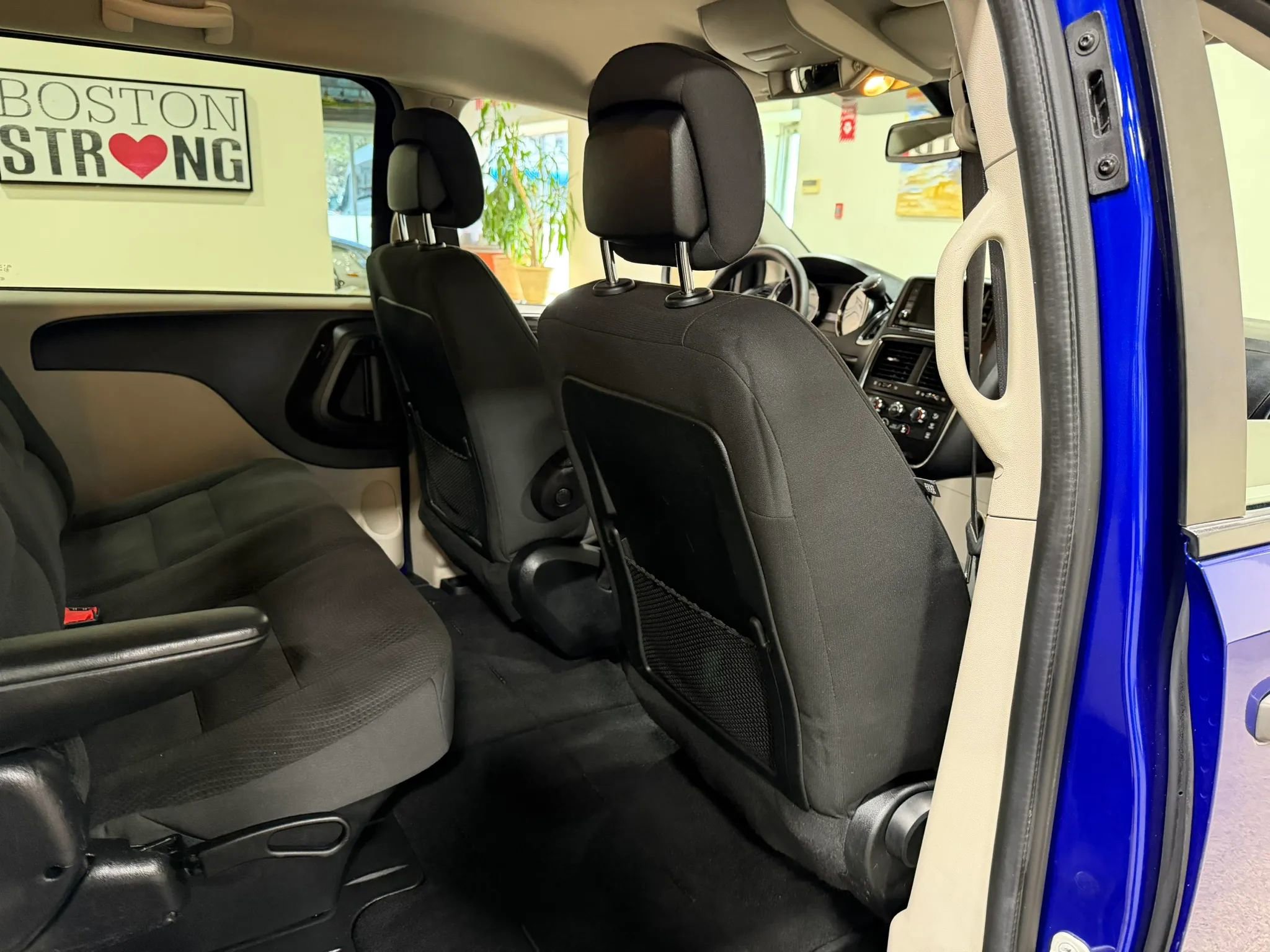 Used 2019 Dodge Grand Caravan SE FWD image 25