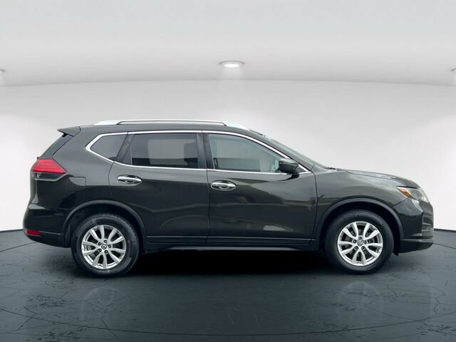 Used 2017 Nissan Rogue SV AWD/4WD image 7