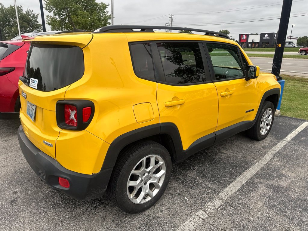 Used 2018 Jeep Renegade Latitude w/ Cold Weather Group AWD/4WD image 3