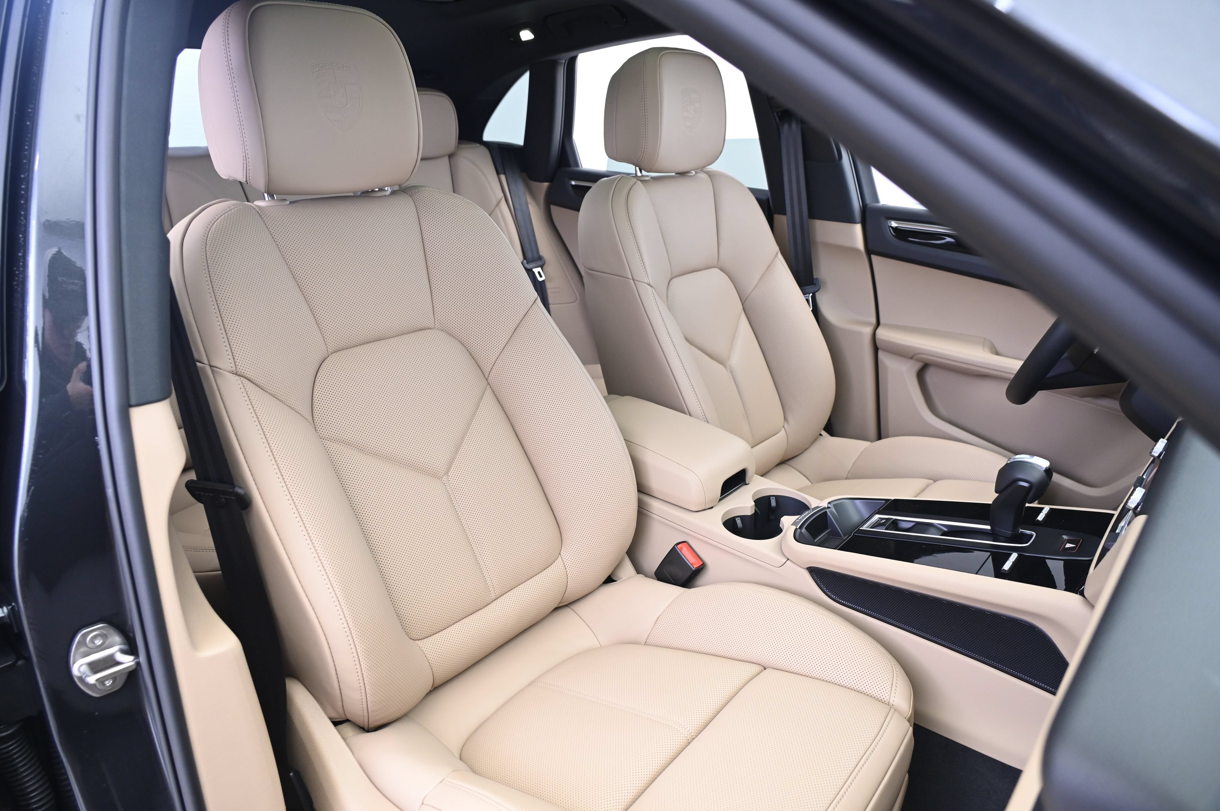 Certified 2026 Porsche Macan AWD/4WD image 24