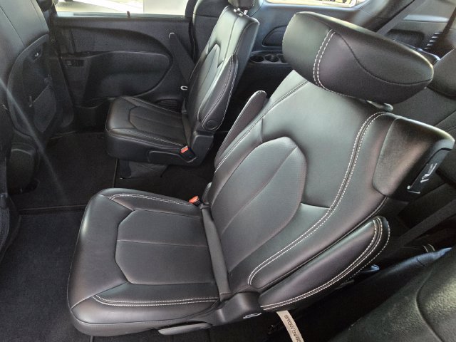 Certified 2025 Chrysler Pacifica Select AWD/4WD image 22