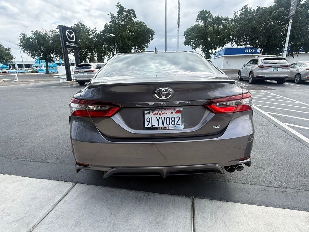 Used 2024 Toyota Camry SE image 4