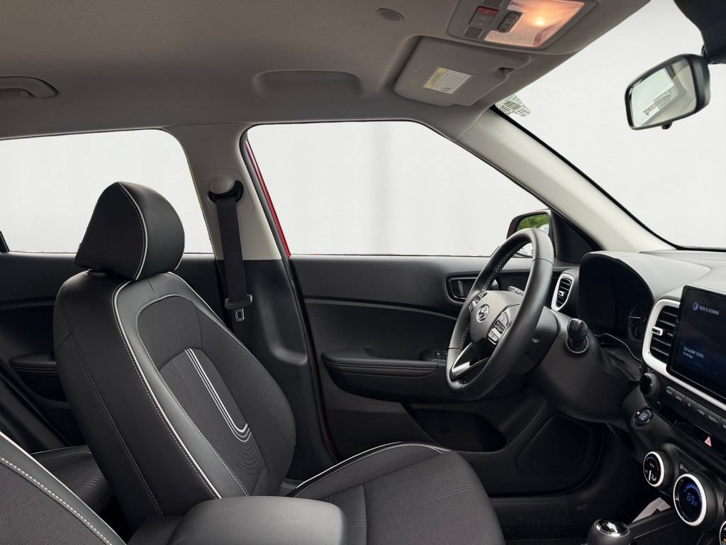 Certified 2022 Hyundai Venue Limited FWD image 16