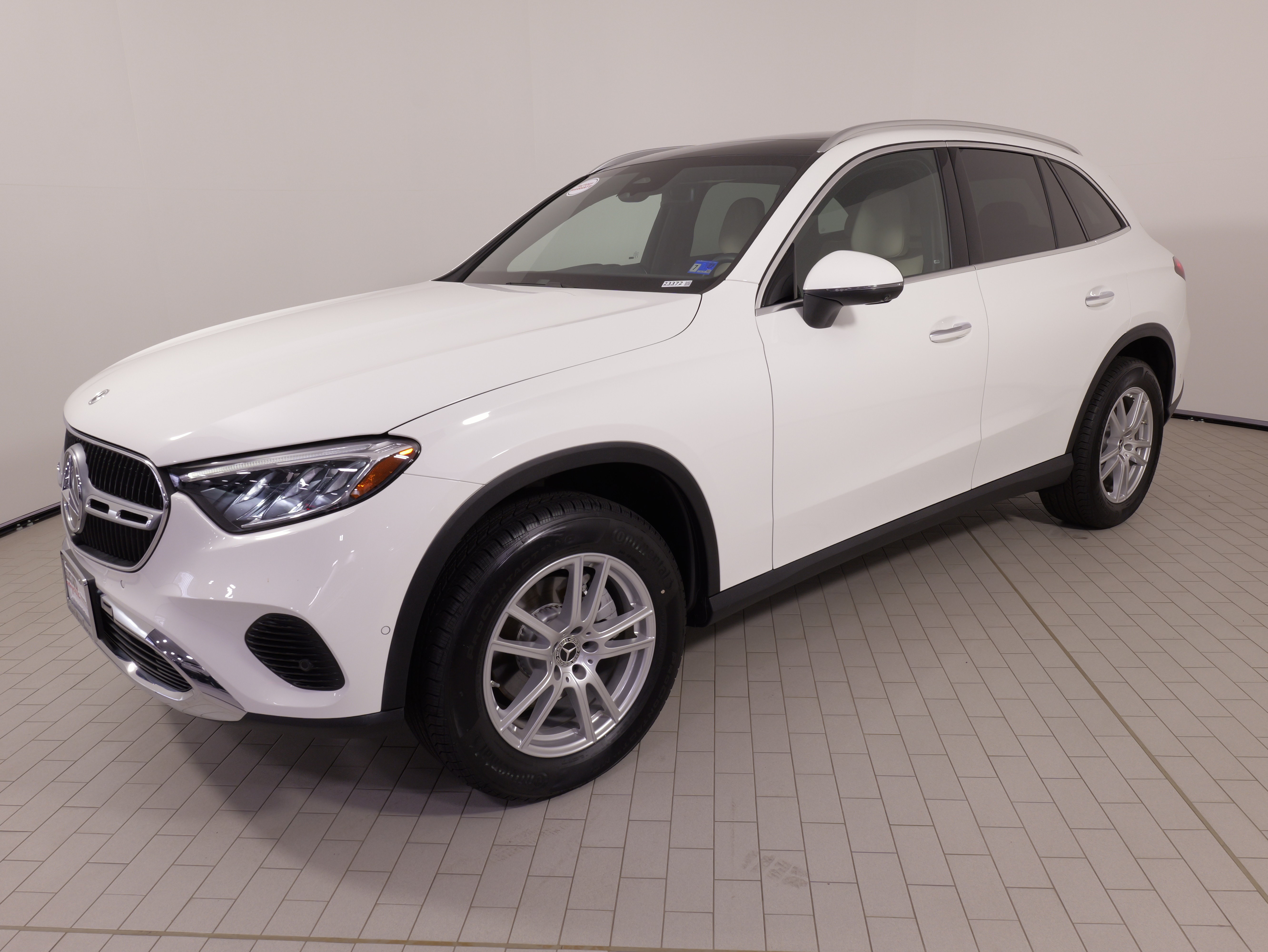 Used 2023 Mercedes-Benz GLC 300 4MATIC image 3