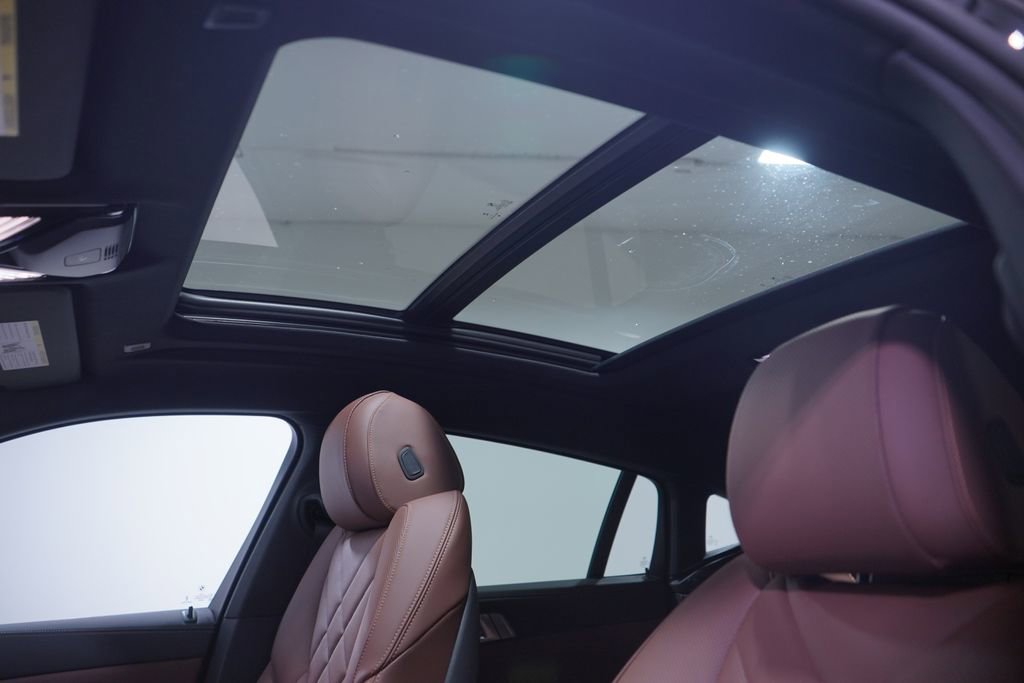 New 2026 BMW X6 xDrive40i w/ Premium Package AWD/4WD image 8