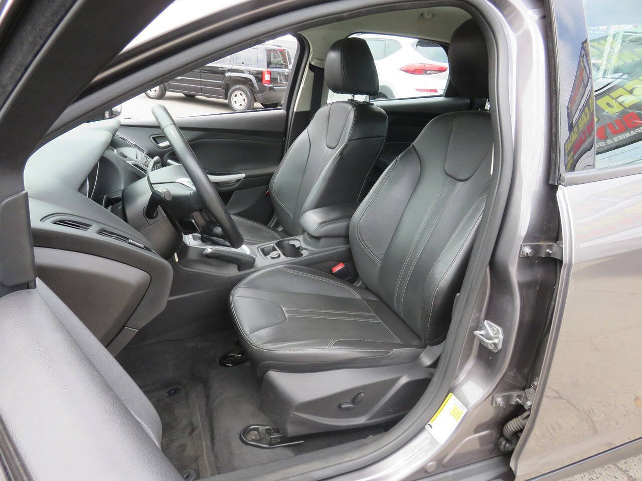 Used 2014 Ford Focus SE w/ Equipment Group 201A FWD image 10
