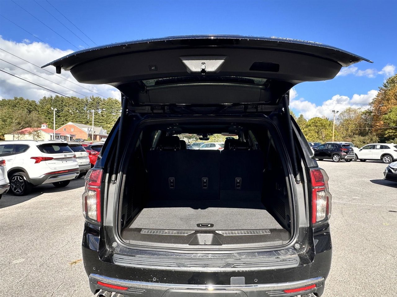 Used 2021 Chevrolet Suburban Premier w/ Premium Package image 24