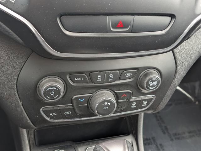 Used 2020 Jeep Cherokee Latitude AWD/4WD image 18
