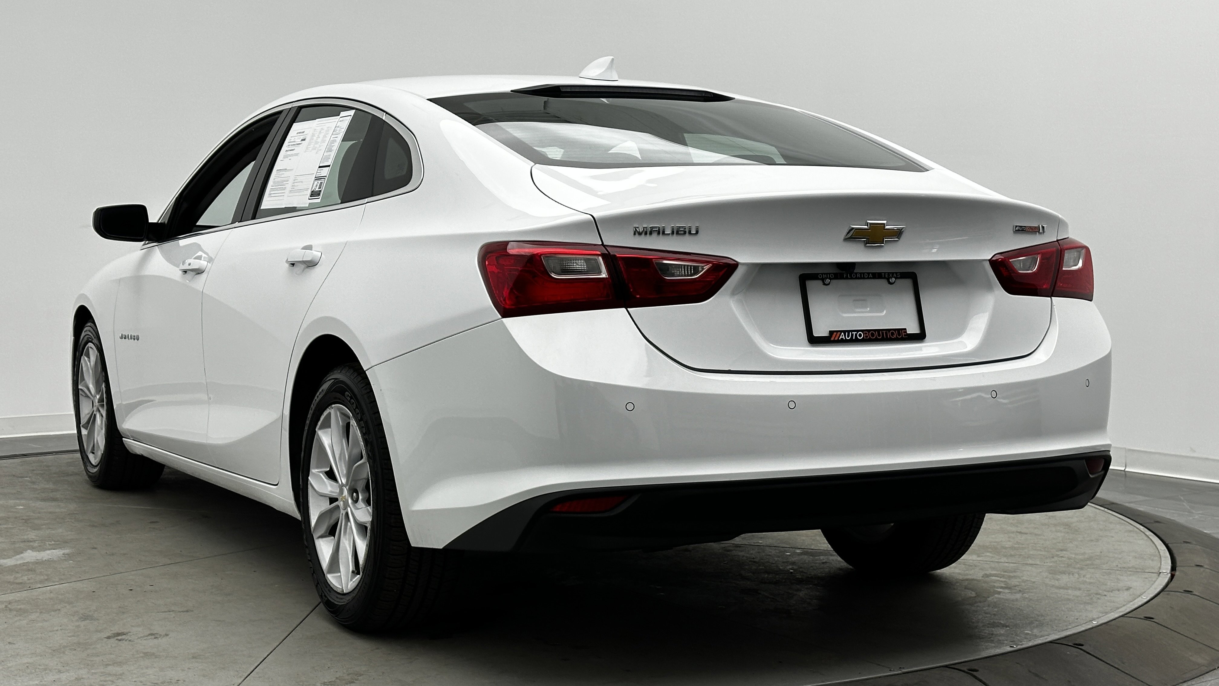 Used 2025 Chevrolet Malibu LT FWD image 4