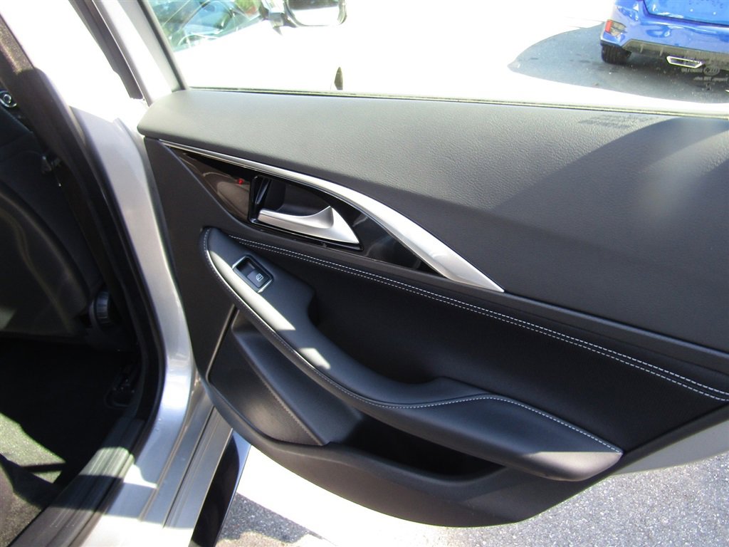 Used 2018 INFINITI QX30 image 10