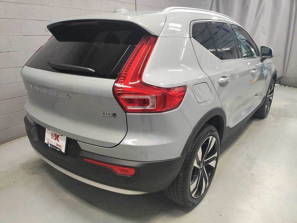 Used 2024 Volvo XC40 B5 Ultimate w/ Climate Package AWD/4WD image 2