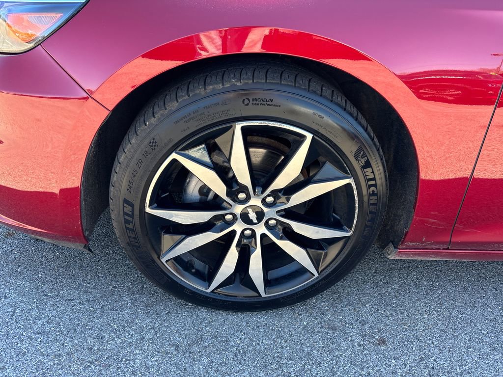 Used 2018 Chevrolet Malibu LT w/ Leather Package FWD image 11