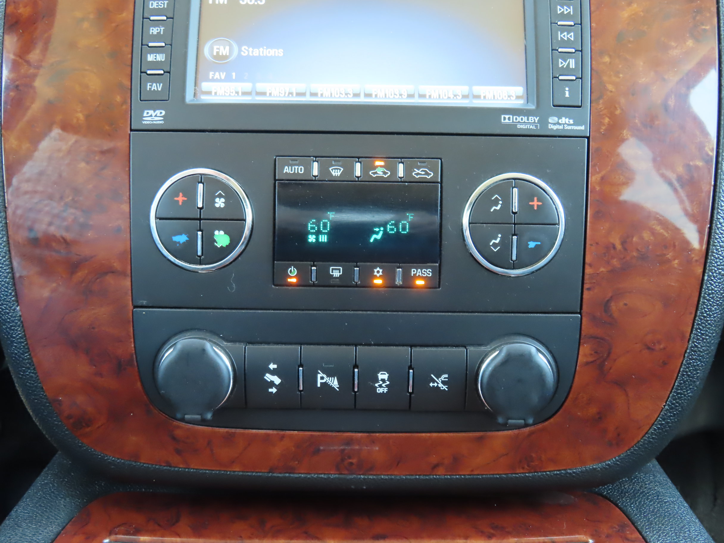 Used 2012 Chevrolet Avalanche LTZ AWD/4WD image 26