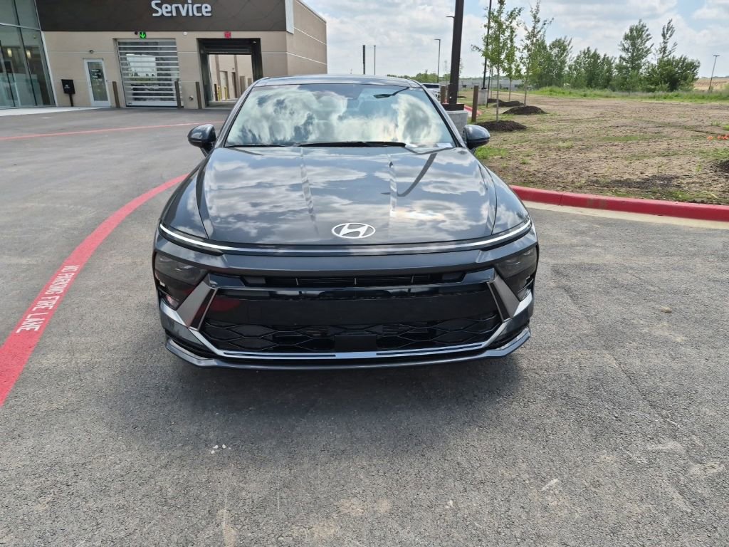 Used 2025 Hyundai Sonata SEL FWD image 2