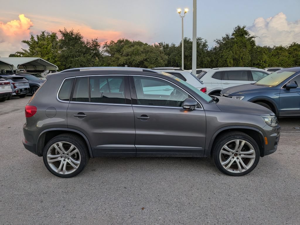 Used 2012 Volkswagen Tiguan SEL FWD image 2