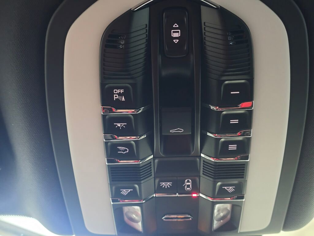 Certified 2024 Porsche Macan image 44