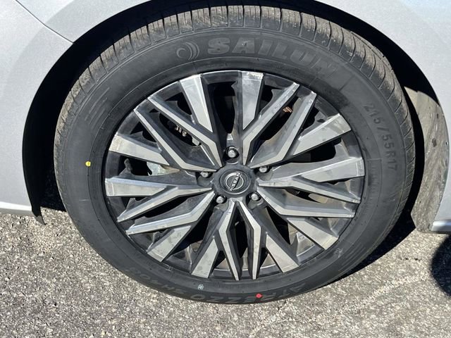 Used 2024 Nissan Altima 2.5 SV image 7