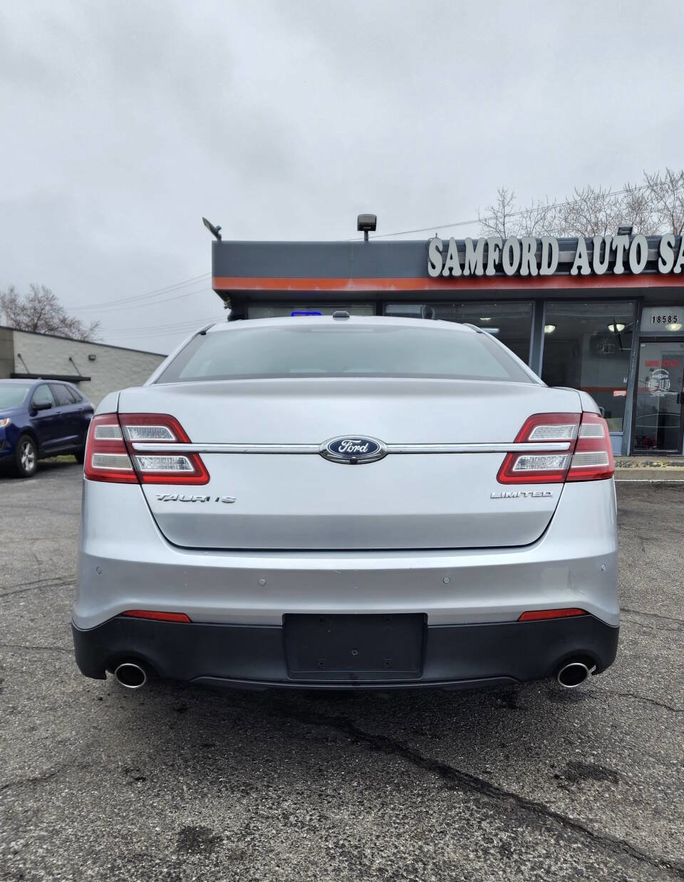 Used 2019 Ford Taurus Limited image 10