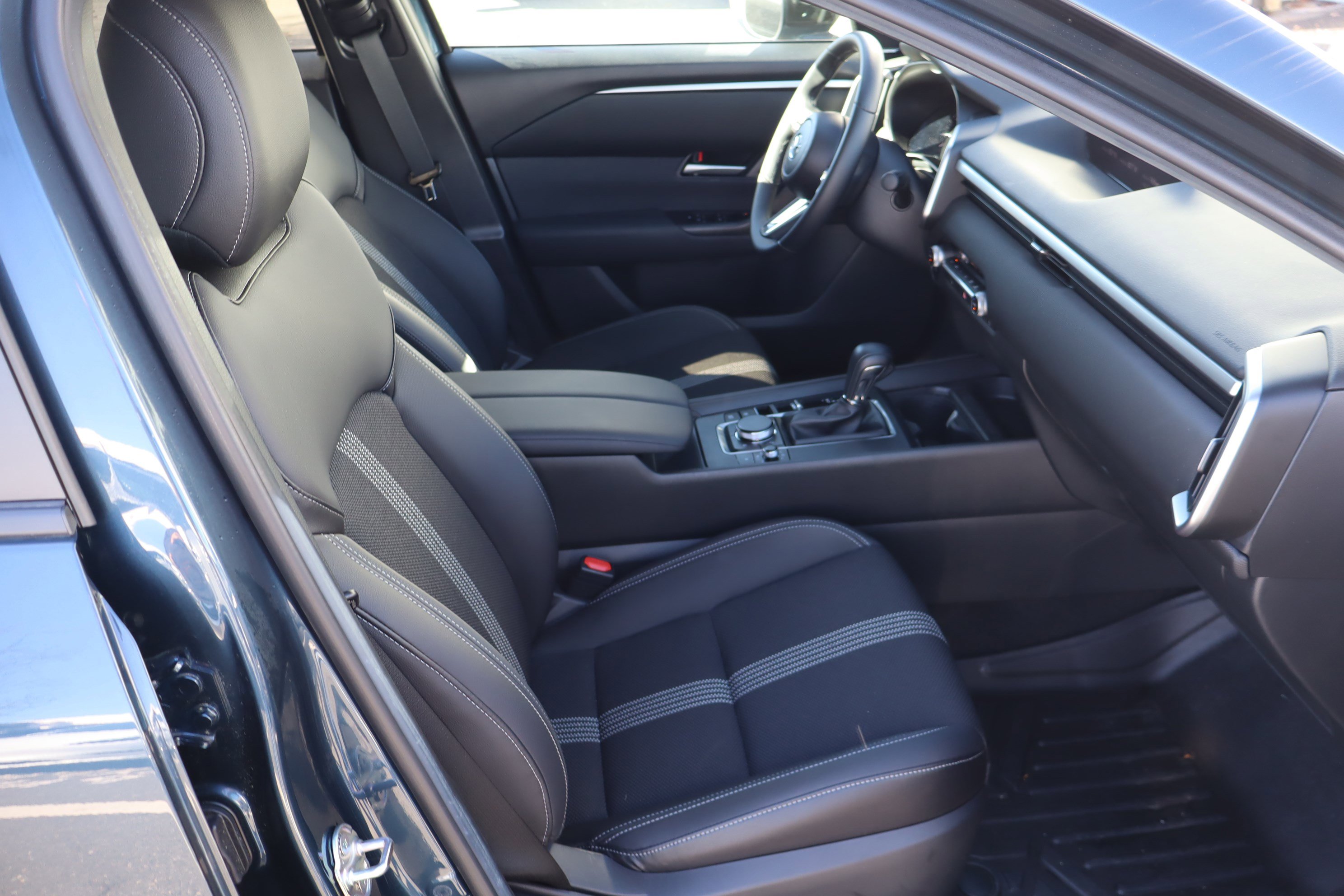 Used 2025 MAZDA CX-50 AWD 2.5 S w/ Premium Package image 37