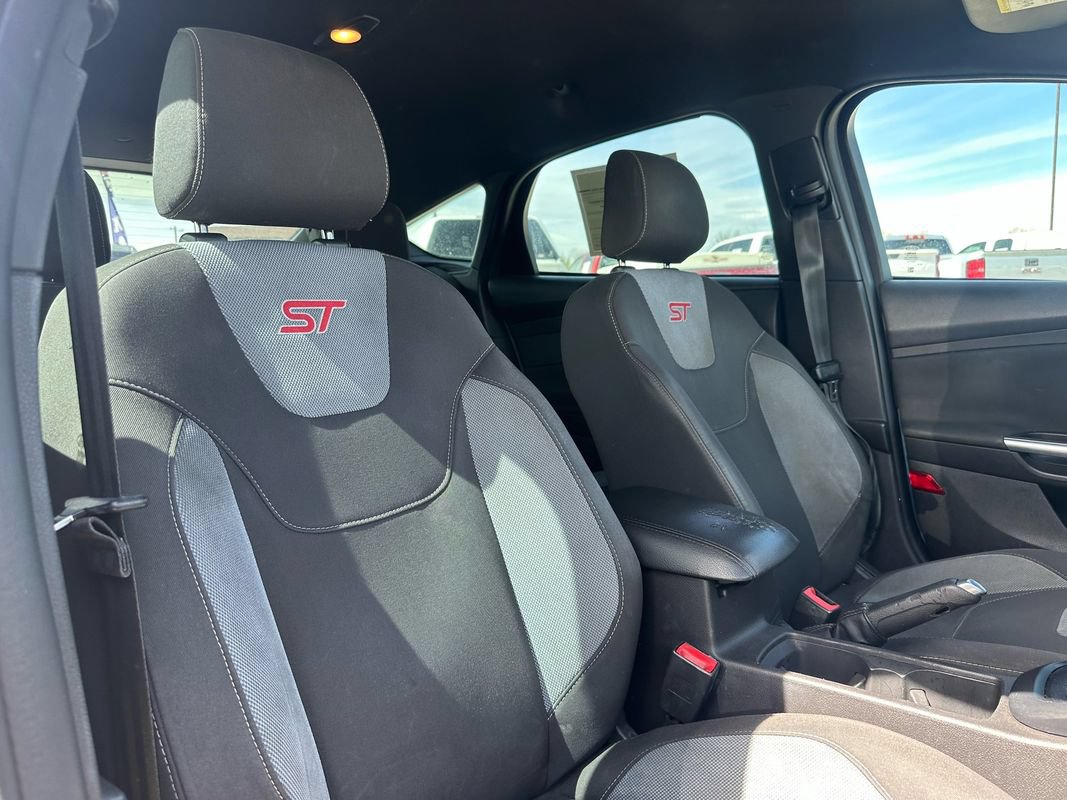 Used 2018 Ford Focus ST FWD image 16