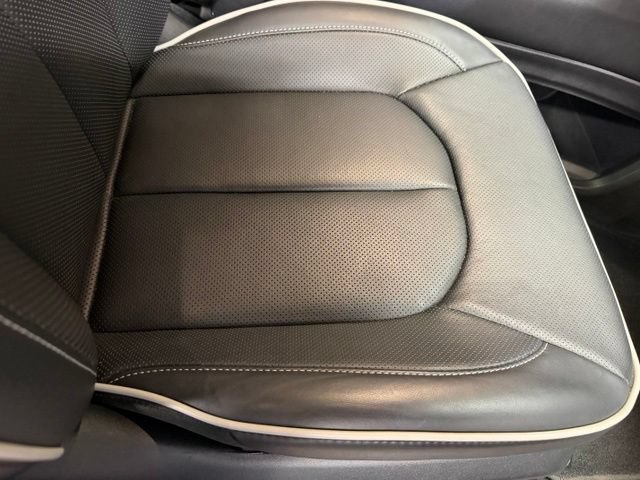 Used 2025 Chrysler Pacifica Limited AWD/4WD image 33
