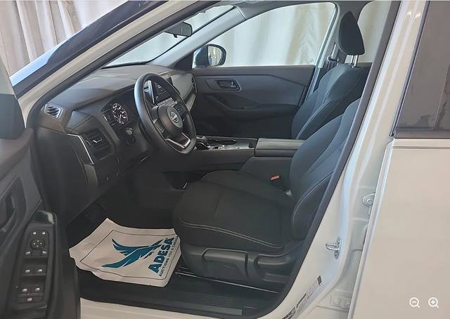 Used 2023 Nissan Rogue S image 3