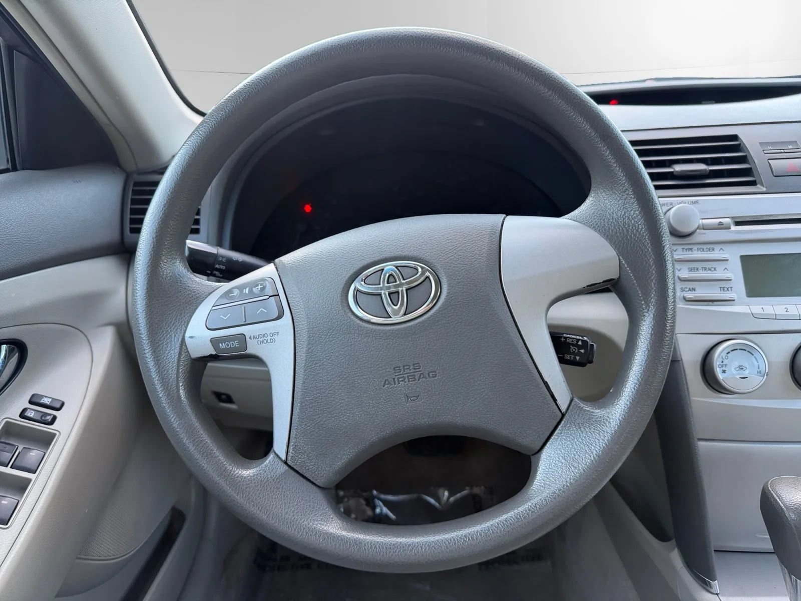 Used 2010 Toyota Camry LE FWD image 13