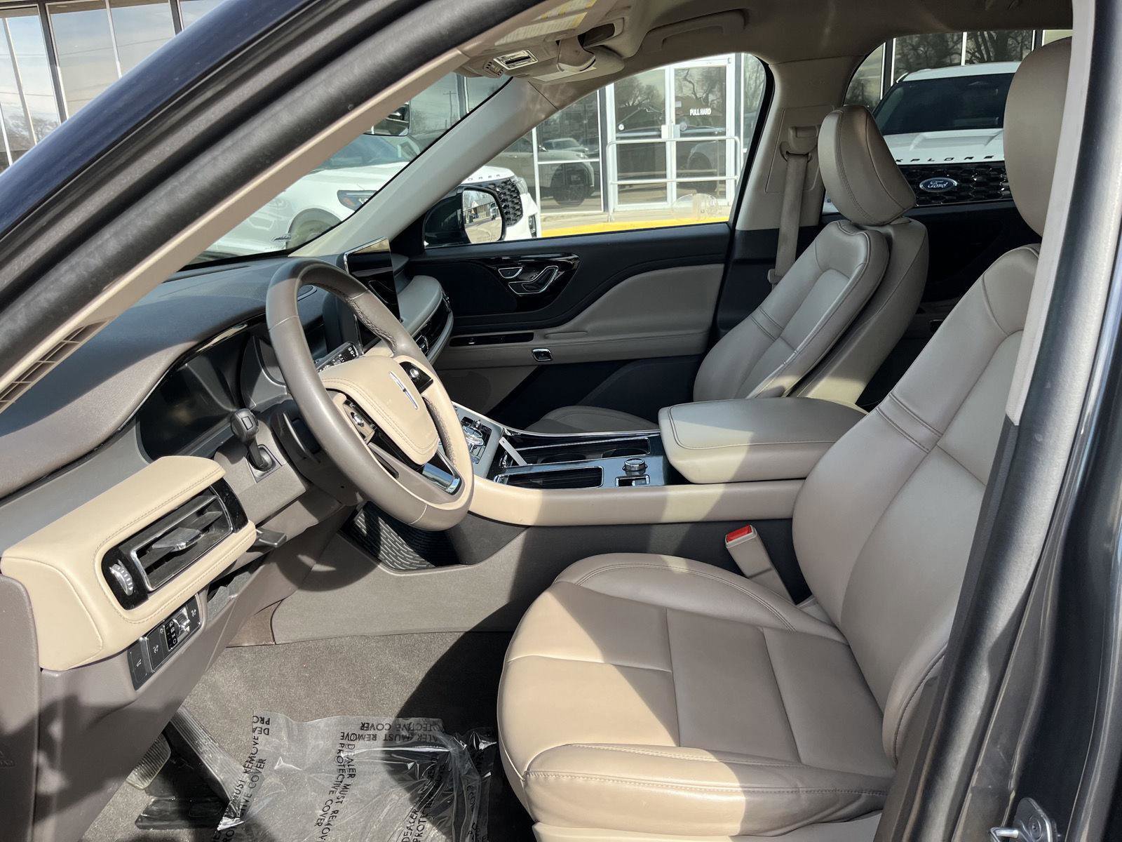 Used 2023 Lincoln Aviator AWD w/ Elements Package image 16