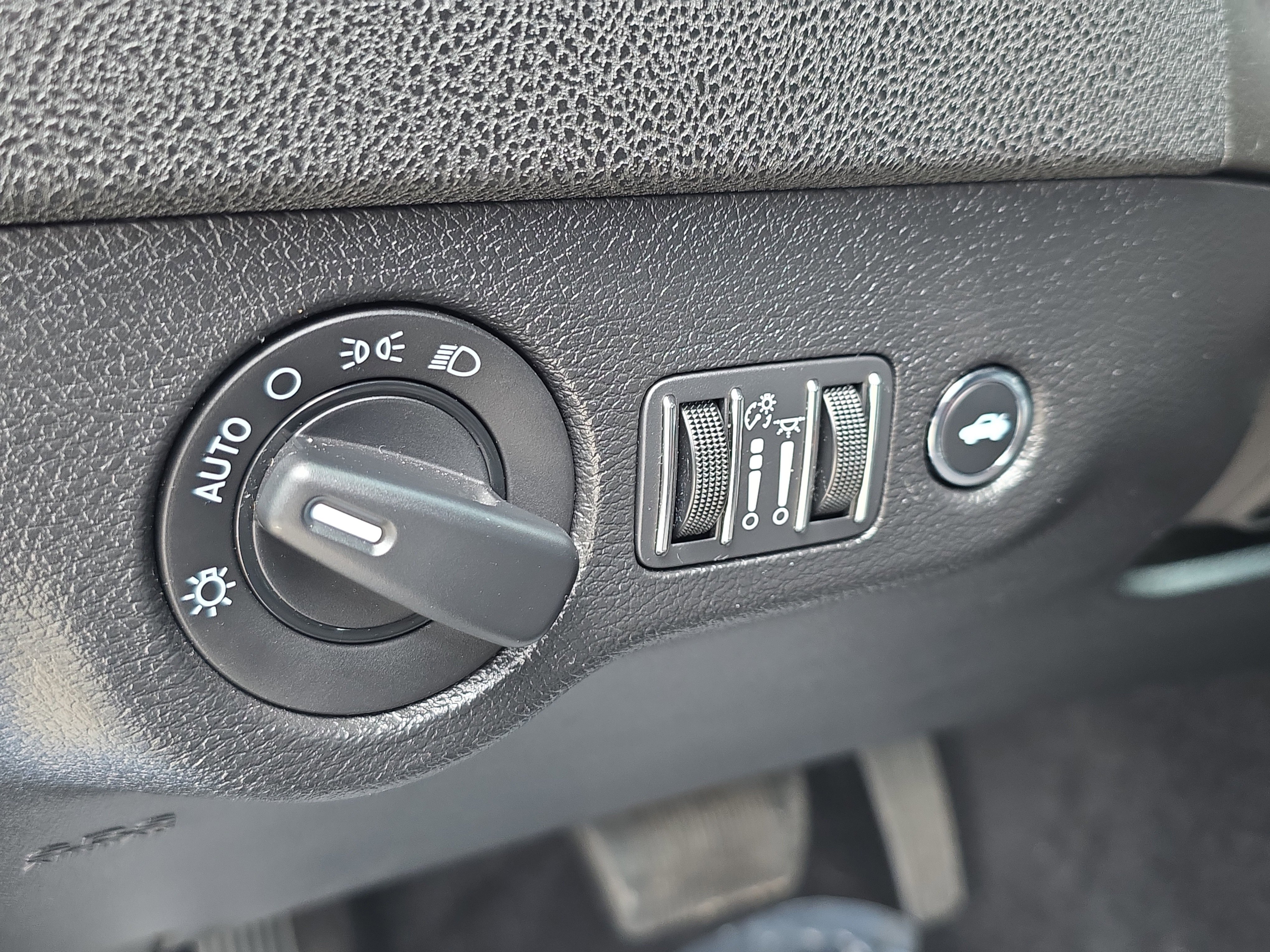 Used 2022 Dodge Charger SXT image 24