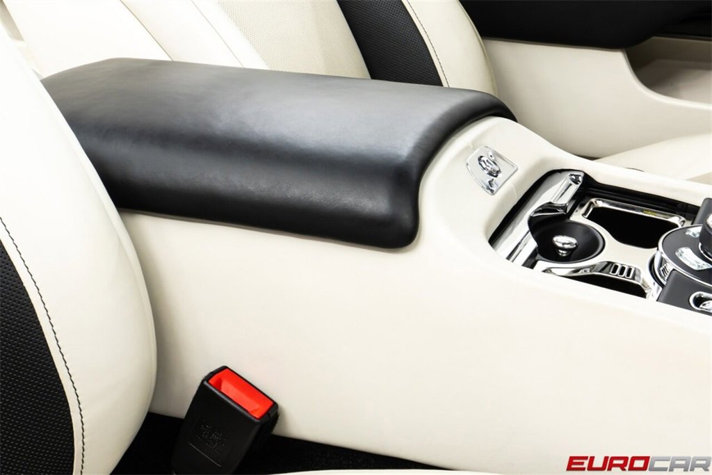 Used 2018 Rolls-Royce Dawn image 32