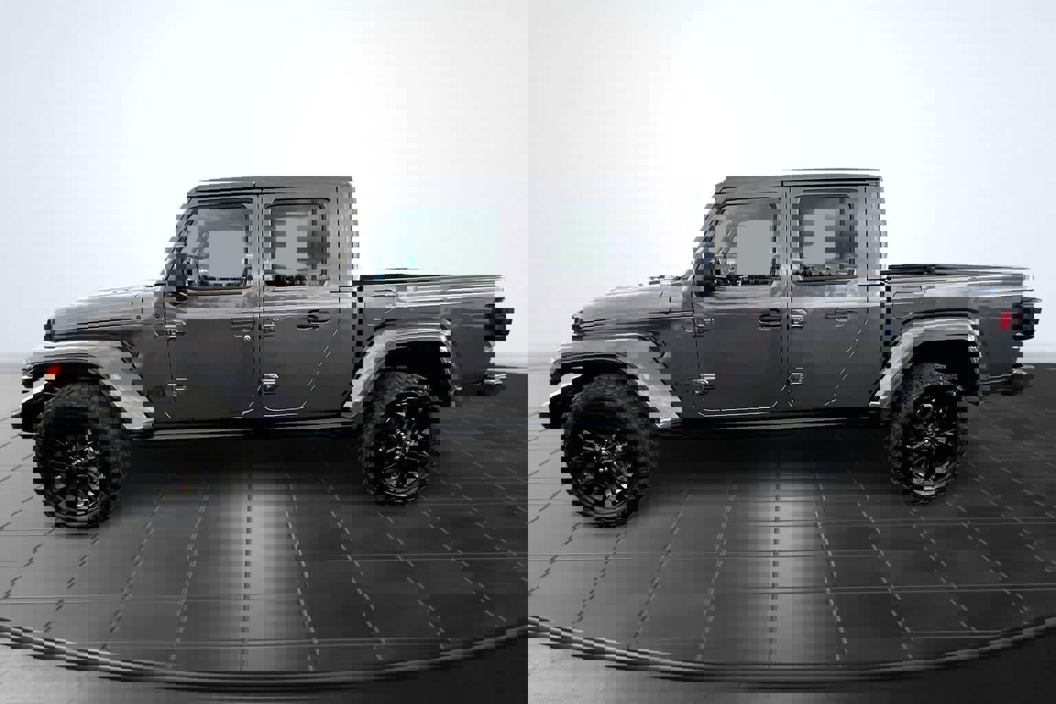 Used 2024 Jeep Gladiator Sport image 3