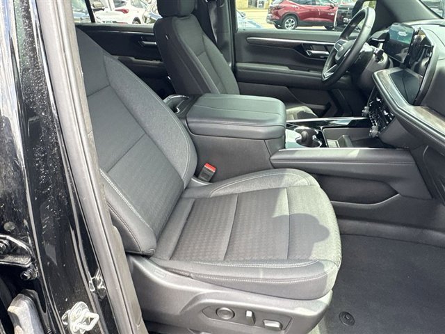 Used 2025 Chevrolet Suburban LS AWD/4WD image 27