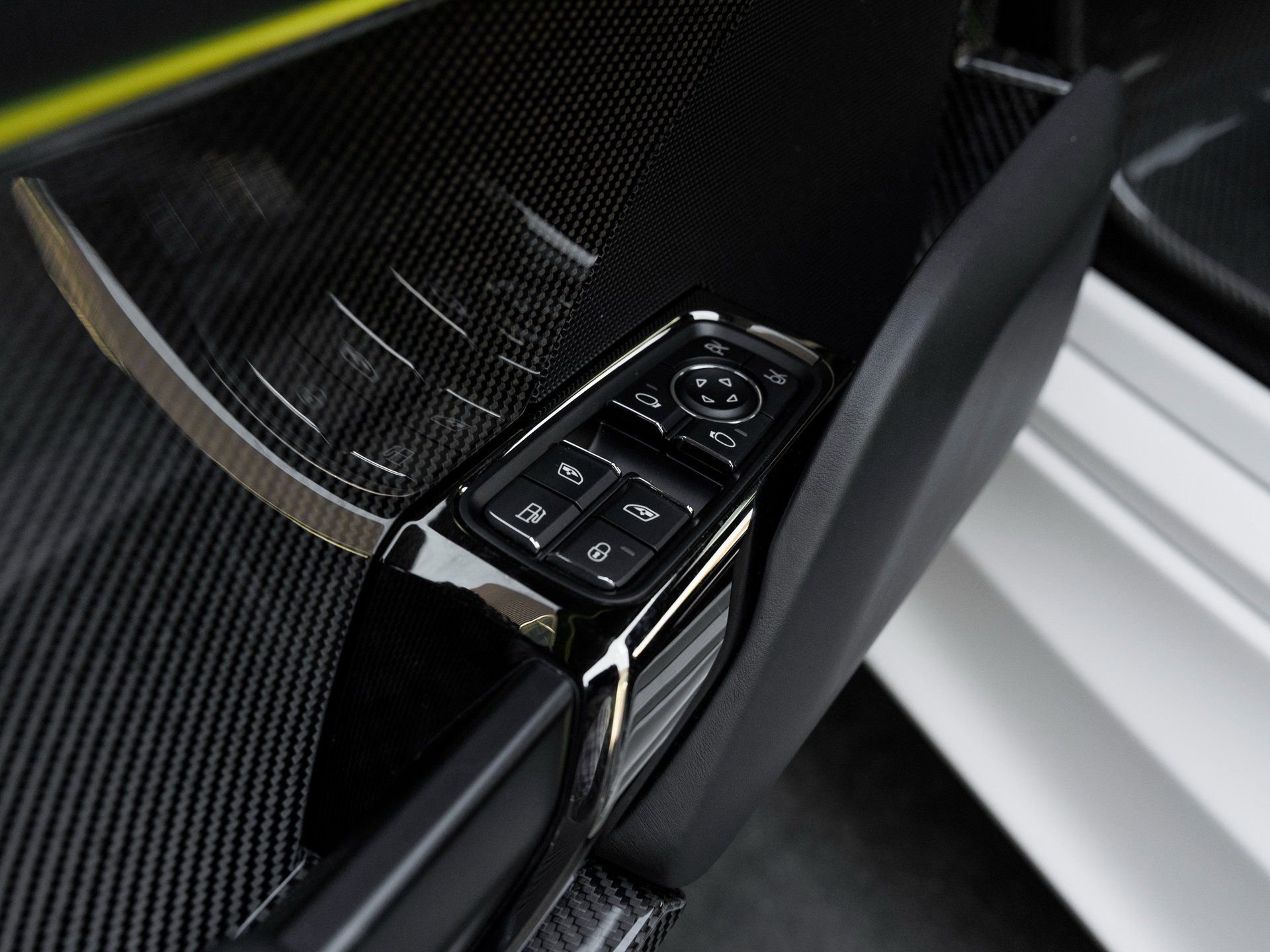 Used 2015 Porsche 918 Spyder AWD/4WD image 17