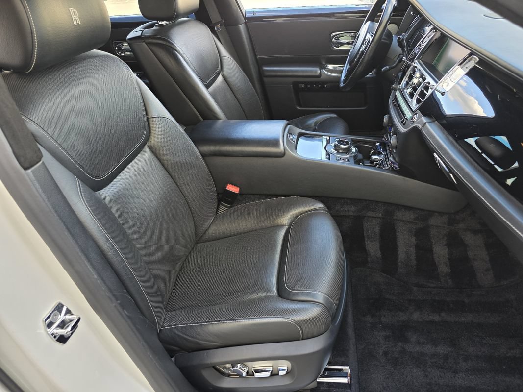 Used 2016 Rolls-Royce Ghost RWD image 31