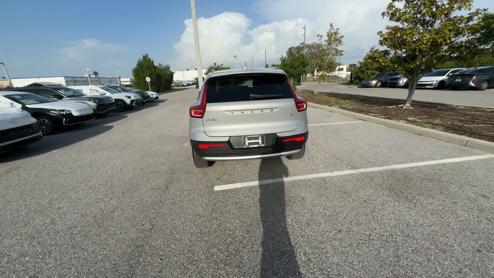 Used 2023 Volvo XC40 B4 Core w/ Convenience Package FWD image 7