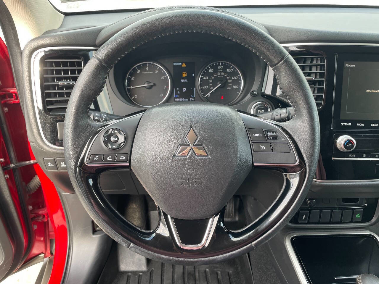 Used 2020 Mitsubishi Outlander SE image 35