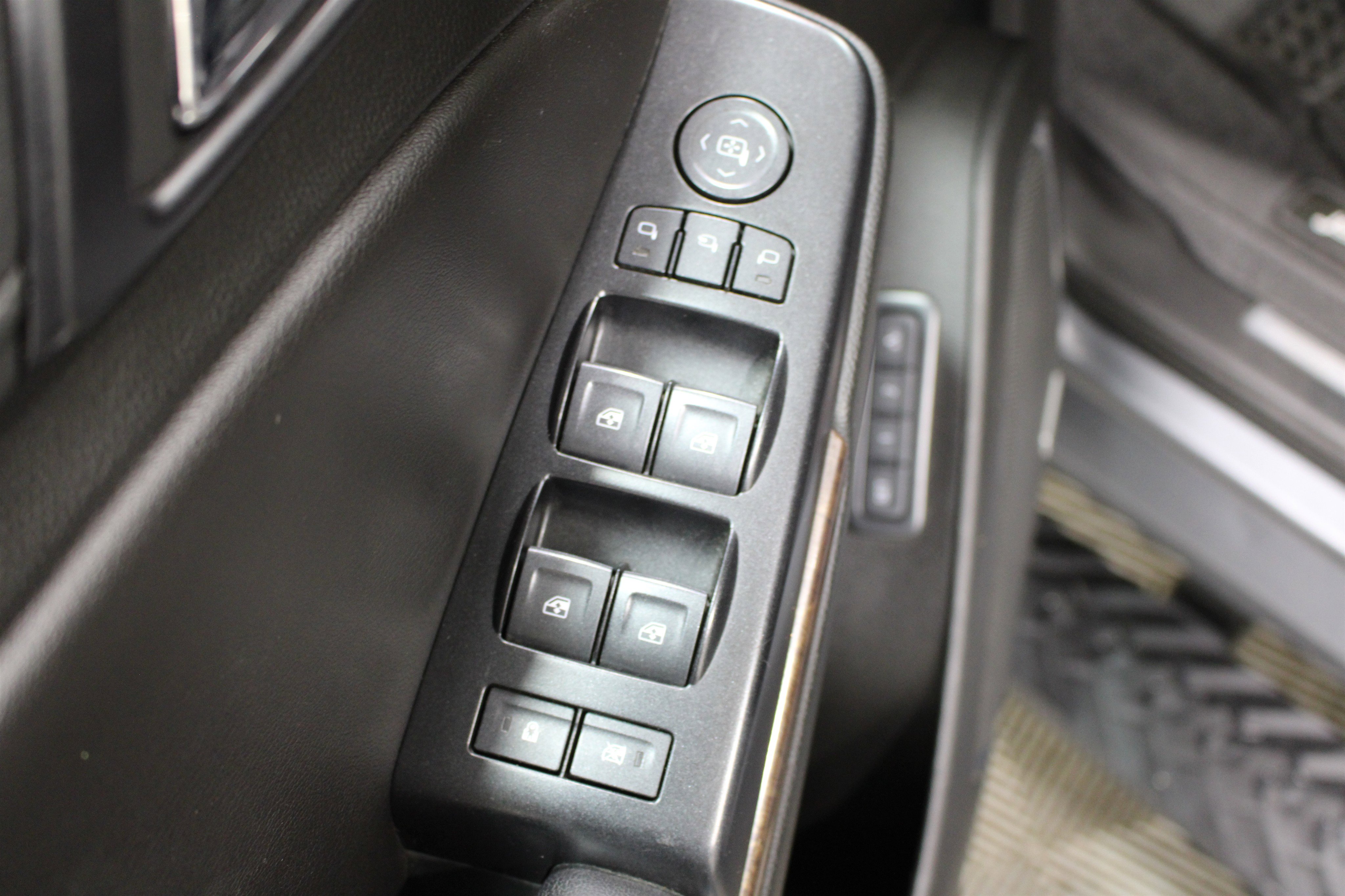 Used 2018 Chevrolet Tahoe LT AWD/4WD image 6
