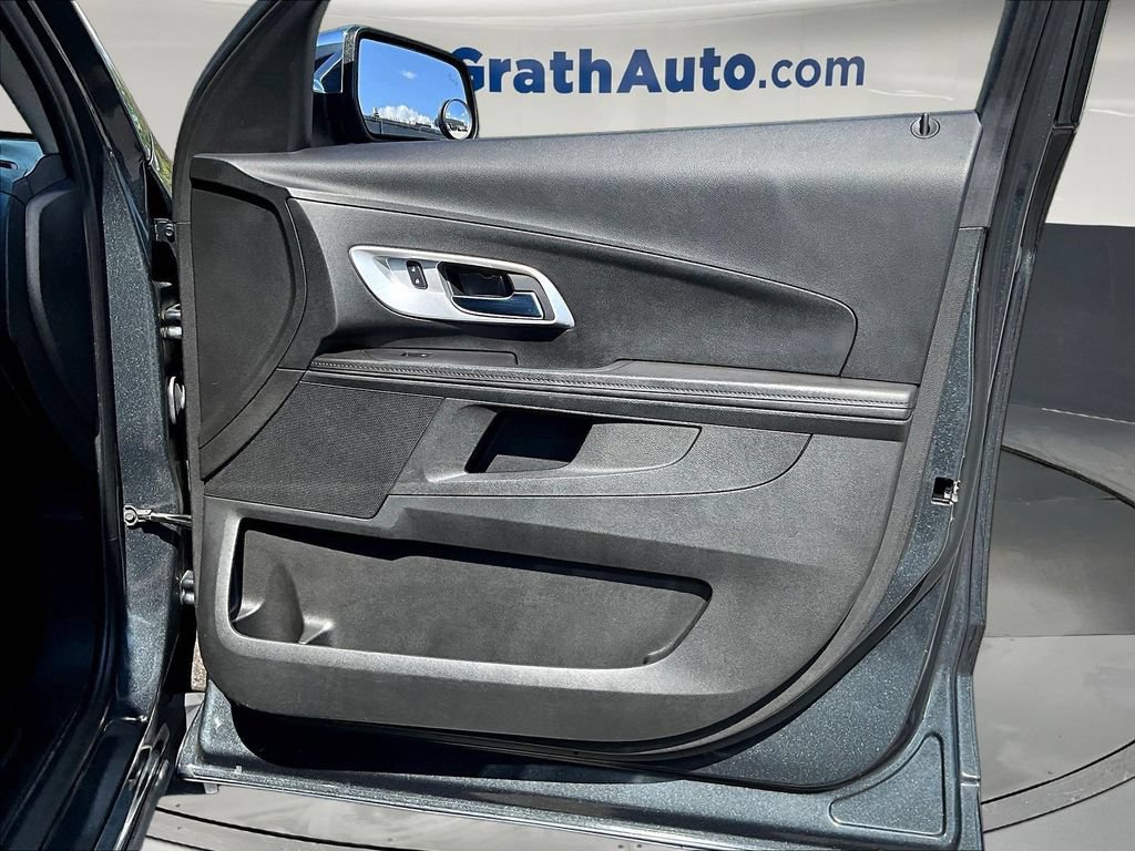 Used 2017 Chevrolet Equinox Premier w/ Enhanced Convenience Package FWD image 29